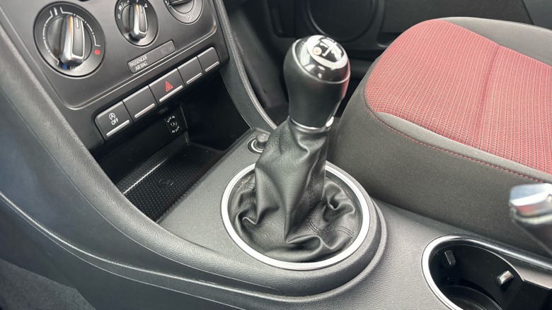 Volkswagen Beetle 1.6 TDI BlueMotion Tech Design 2dr Diesel Cabriolet